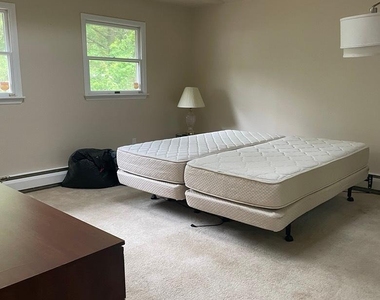 470 Monmouth Place - Photo Thumbnail 19