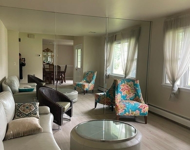470 Monmouth Place - Photo Thumbnail 8