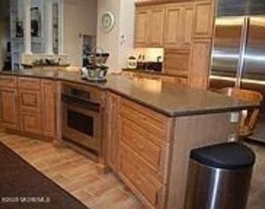 470 Monmouth Place - Photo Thumbnail 6