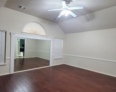 1003 Spring Tide Drive - Photo Thumbnail 4