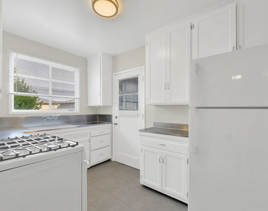 4121 Santo Tomas Drive - Photo Thumbnail 14