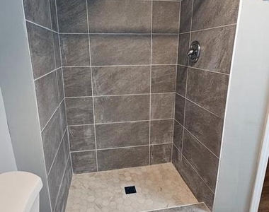 2805 Erdman Avenue - Photo Thumbnail 20