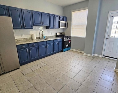 2805 Erdman Avenue - Photo Thumbnail 4