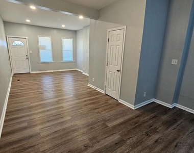 2805 Erdman Avenue - Photo Thumbnail 1