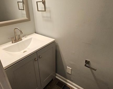 2805 Erdman Avenue - Photo Thumbnail 3