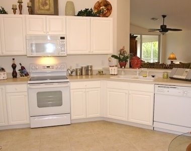 10128 Colonial Country Club Boulevard - Photo Thumbnail 7