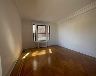 West 72nd Street - Photo Thumbnail 2