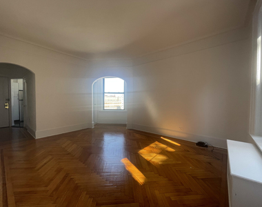 West 72nd Street - Photo Thumbnail 3