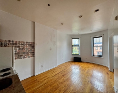 194 Edgecombe Avenue - Photo Thumbnail 9