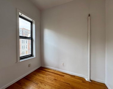 194 Edgecombe Avenue - Photo Thumbnail 7