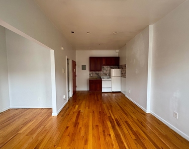194 Edgecombe Avenue - Photo Thumbnail 5