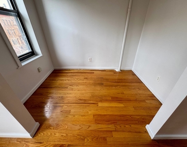 194 Edgecombe Avenue - Photo Thumbnail 6