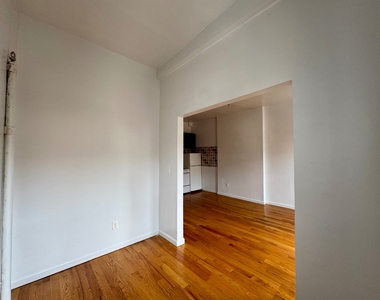 194 Edgecombe Avenue - Photo Thumbnail 8