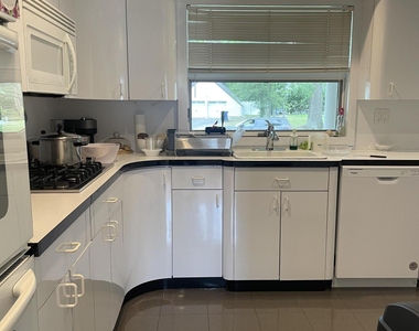 400 Grant Avenue - Photo Thumbnail 13