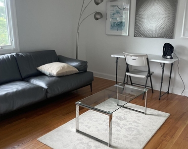 400 Grant Avenue - Photo Thumbnail 4