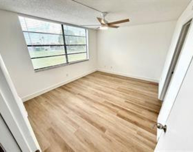 7420 Nw 18th Street - Photo Thumbnail 2