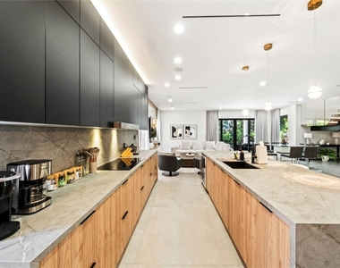 3320 Ne 17th Street - Photo Thumbnail 9