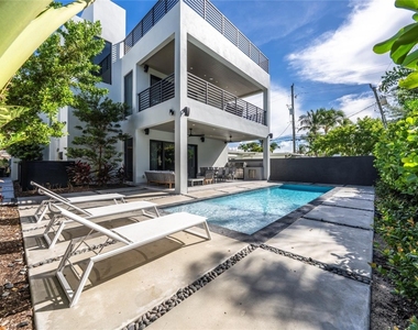 3320 Ne 17th Street - Photo Thumbnail 2