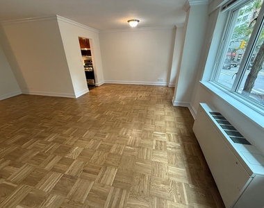 200 East 71st Street - Photo Thumbnail 2