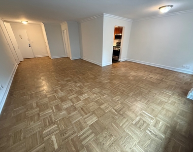 200 East 71st Street - Photo Thumbnail 3