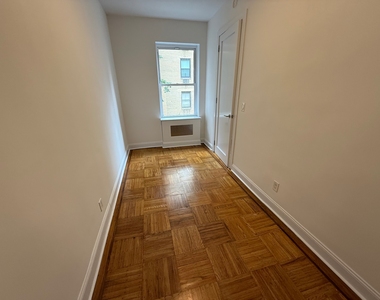 147 East 72nd Street - Photo Thumbnail 4