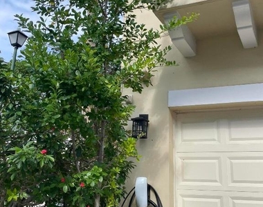 552 Nw 39th Circle Nw - Photo Thumbnail 2