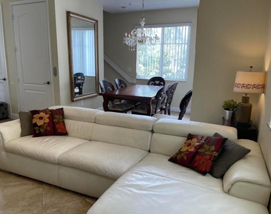 552 Nw 39th Circle Nw - Photo Thumbnail 6