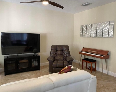 552 Nw 39th Circle Nw - Photo Thumbnail 18