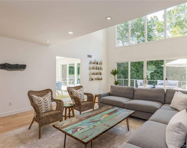 19 Woodland Way - Photo Thumbnail 8