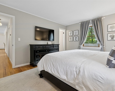 1181 Fireplace Rd - Photo Thumbnail 18
