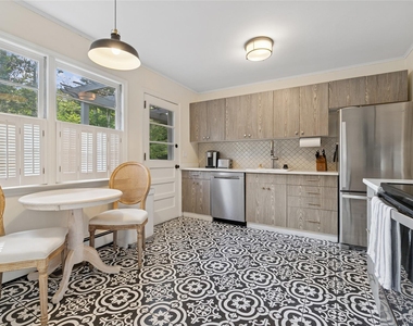 1181 Fireplace Rd - Photo Thumbnail 11