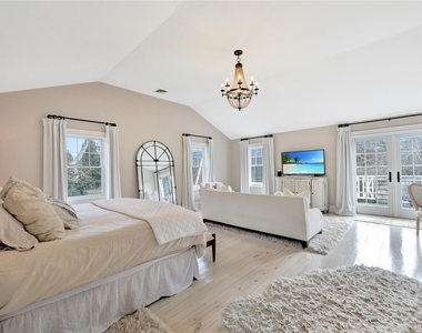 198 South Country Road - Photo Thumbnail 13