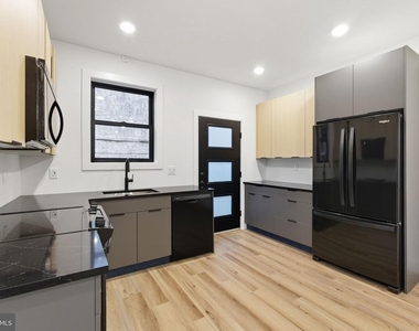 2713 W Montgomery Avenue - Photo Thumbnail 4