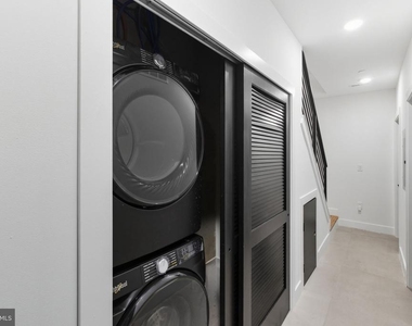 2713 W Montgomery Avenue - Photo Thumbnail 21