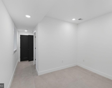 2713 W Montgomery Avenue - Photo Thumbnail 16