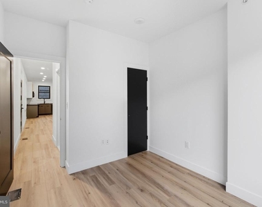 2713 W Montgomery Avenue - Photo Thumbnail 9