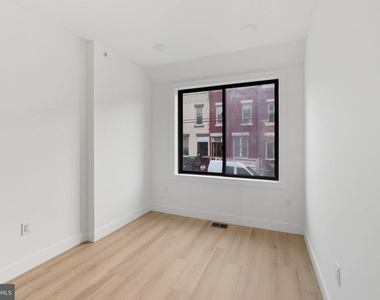 2713 W Montgomery Avenue - Photo Thumbnail 8