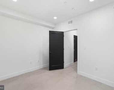 2713 W Montgomery Avenue - Photo Thumbnail 20