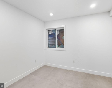 2713 W Montgomery Avenue - Photo Thumbnail 19