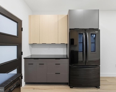 2713 W Montgomery Avenue - Photo Thumbnail 6