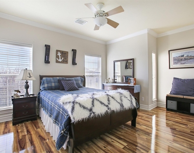 612 8th Street - Photo Thumbnail 16