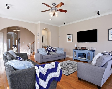 612 8th Street - Photo Thumbnail 9