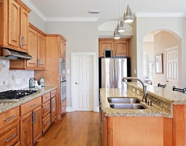 612 8th Street - Photo Thumbnail 12