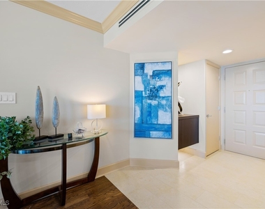 4651 Gulf Shore Boulevard N - Photo Thumbnail 2