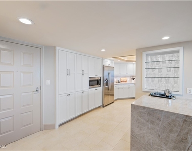 4651 Gulf Shore Boulevard N - Photo Thumbnail 9