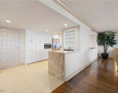 4651 Gulf Shore Boulevard N - Photo Thumbnail 3