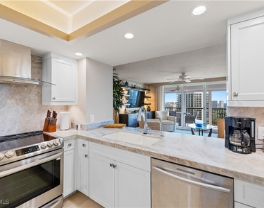 4651 Gulf Shore Boulevard N - Photo Thumbnail 11