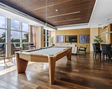 3000 Oasis Grand Boulevard - Photo Thumbnail 40