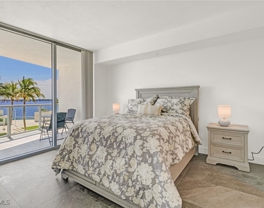 3000 Oasis Grand Boulevard - Photo Thumbnail 16
