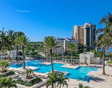3000 Oasis Grand Boulevard - Photo Thumbnail 32